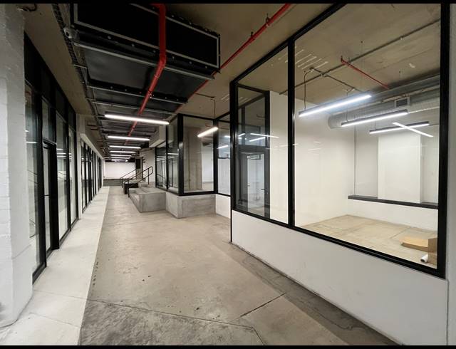 2,129M² BUSINESS TO LET IN WOODSTOCK